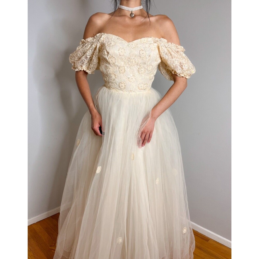 Vintage 1950s Cream Off White Ballgown prom dress cupcake